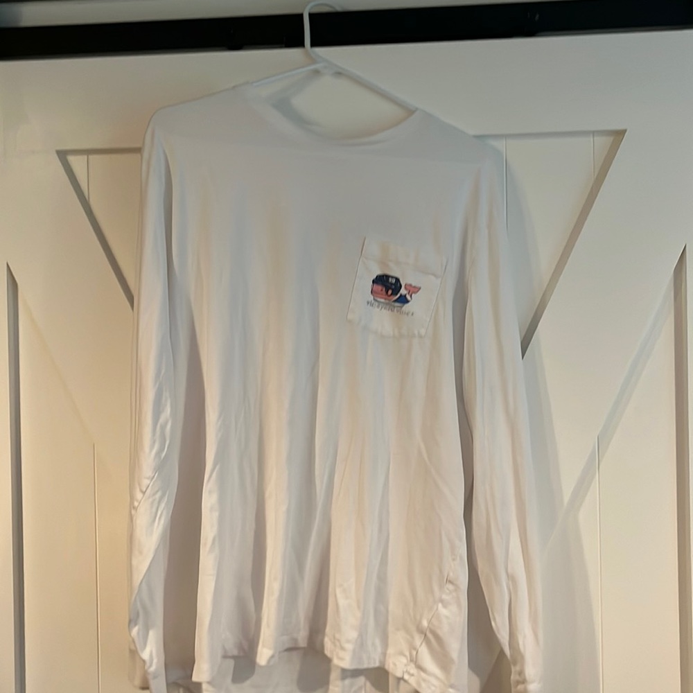 Long Sleeve vineyard vines t shirt XL painted hockey whale